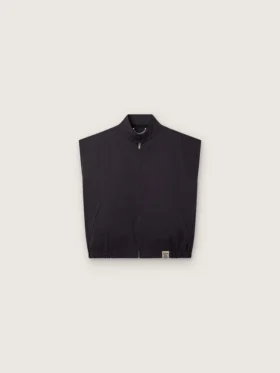 Gilet pour homme en sergé de coton bleu foncé avec fermeture à glissière et étiquette imprimée d’un drapeau