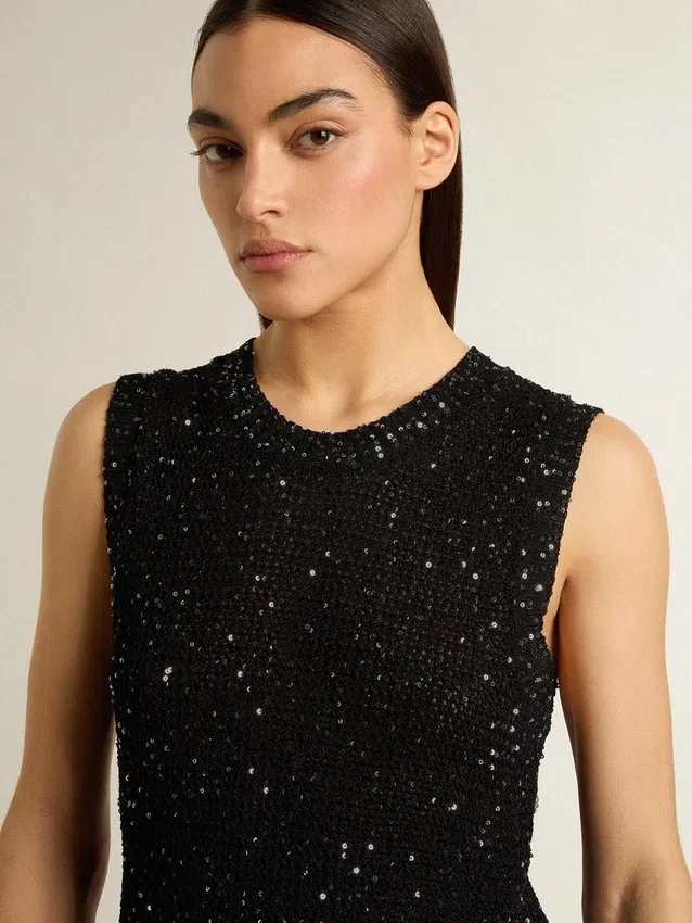 Haut en maille noire avec paillettes et détails contrastés