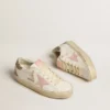 Hi Star en cuir blanc avec étoile en daim rose et languette de talon rose pailletée