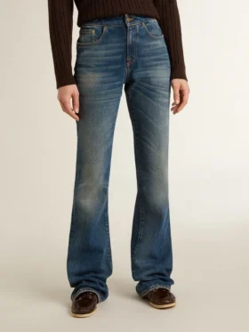 Jean bootcut pour femme au délavage vintage et aux détails métalliques