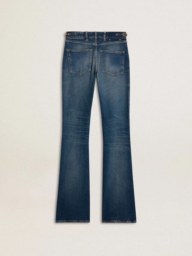 Jean bootcut pour femme au délavage vintage et aux détails métalliques