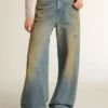 Jean boyfriend pour femme avec effet usé, délavage sable et clous