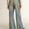 Jean boyfriend pour femme avec effet usé, délavage sable et clous