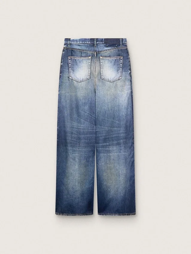 Jean boyfriend pour femme en denim bleu avec imprimé d’archives