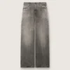 Jean boyfriend pour femme en denim gris avec des clous argentés à effet dégradé