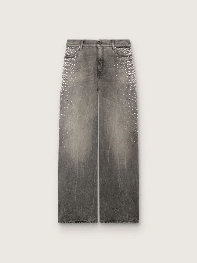 Jean boyfriend pour femme en denim gris avec des clous argentés à effet dégradé