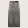 Jean boyfriend pour femme en denim gris avec des clous argentés à effet dégradé