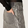 Jean boyfriend pour femme en denim gris avec des clous argentés à effet dégradé