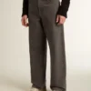 Jean gris foncé pour homme en denim délavé à plis torsadés