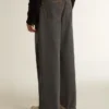 Jean gris foncé pour homme en denim délavé à plis torsadés