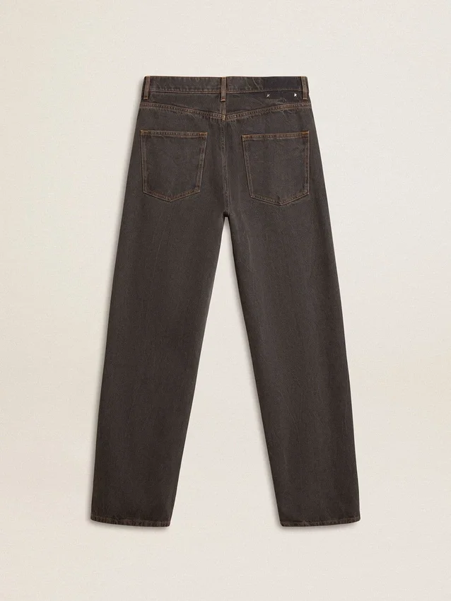 Jean gris foncé pour homme en denim délavé à plis torsadés