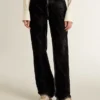Jean noir pour femme avec un effet délavé velouté