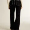 Jean noir pour femme avec un effet délavé velouté