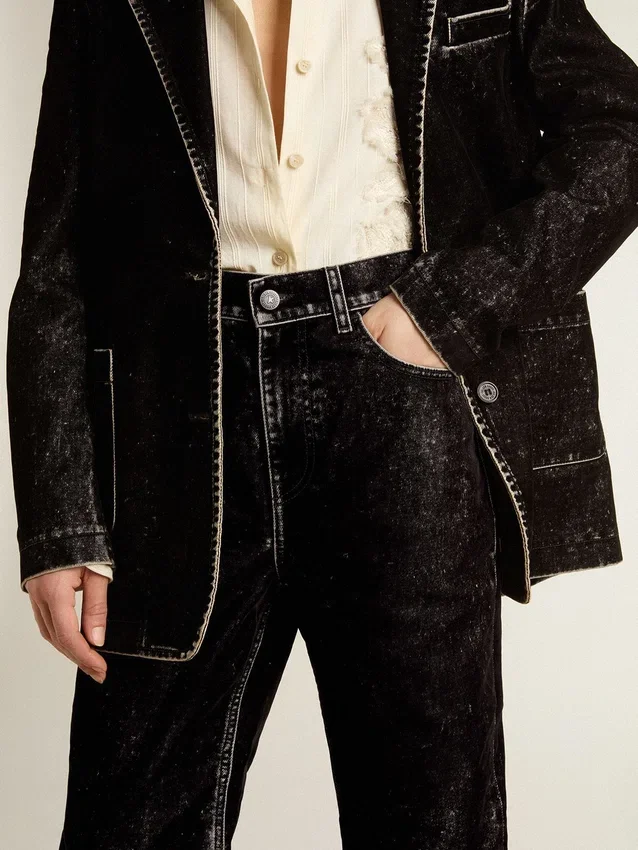 Jean noir pour femme avec un effet délavé velouté