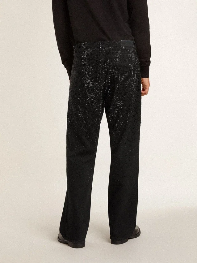 Jean noir pour homme à la coupe ample et à l’effet dégradé, entièrement orné de cristaux