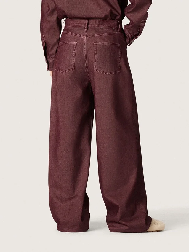 Jean pour femme en denim bordeaux