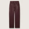 Jean pour femme en denim bordeaux orné de cristaux dégradés