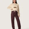 Jean pour femme en denim bordeaux orné de cristaux dégradés