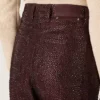Jean pour femme en denim bordeaux orné de cristaux dégradés