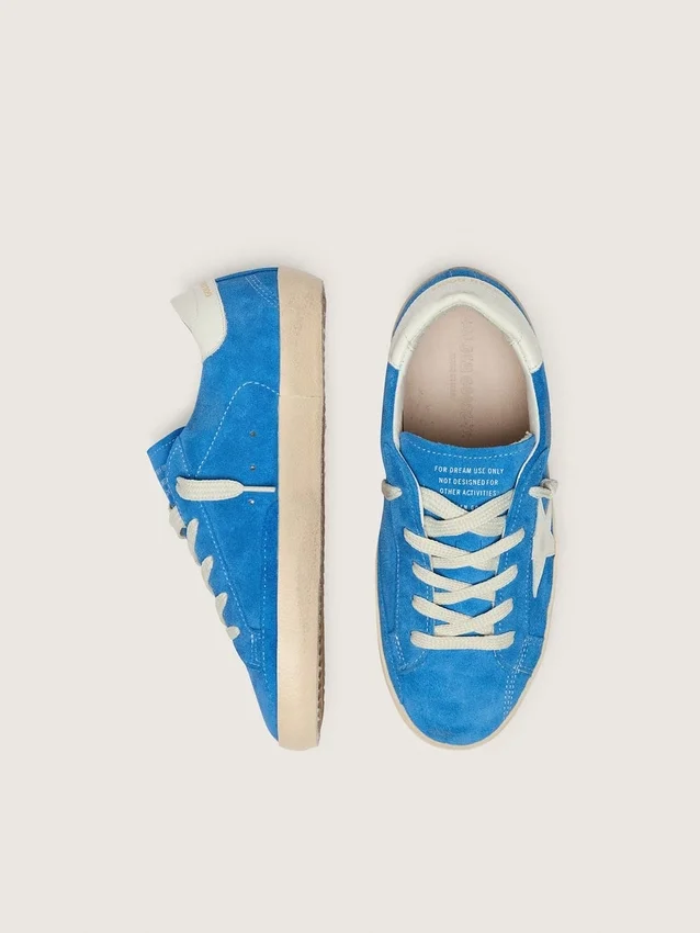 Jeune Super-Star en daim bleu vif avec une étoile en cuir blanc