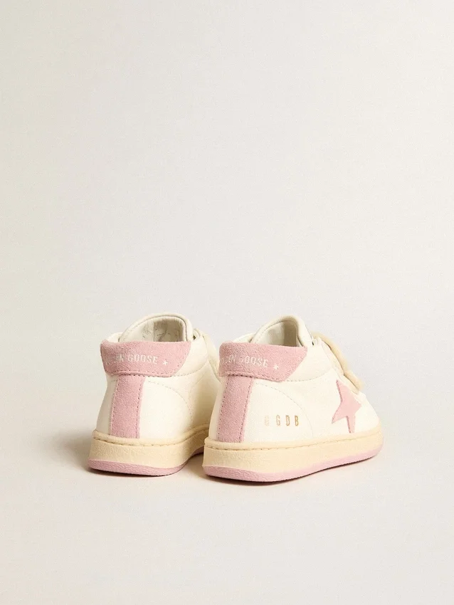 June Junior en cuir nappa avec étoile et languette au talon en daim vieux rose