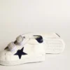 June Junior en nappa avec étoile et languette de talon en daim bleu foncé