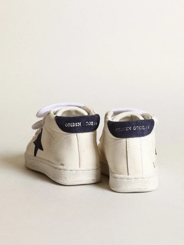 June Junior en nappa avec étoile et languette de talon en daim bleu foncé