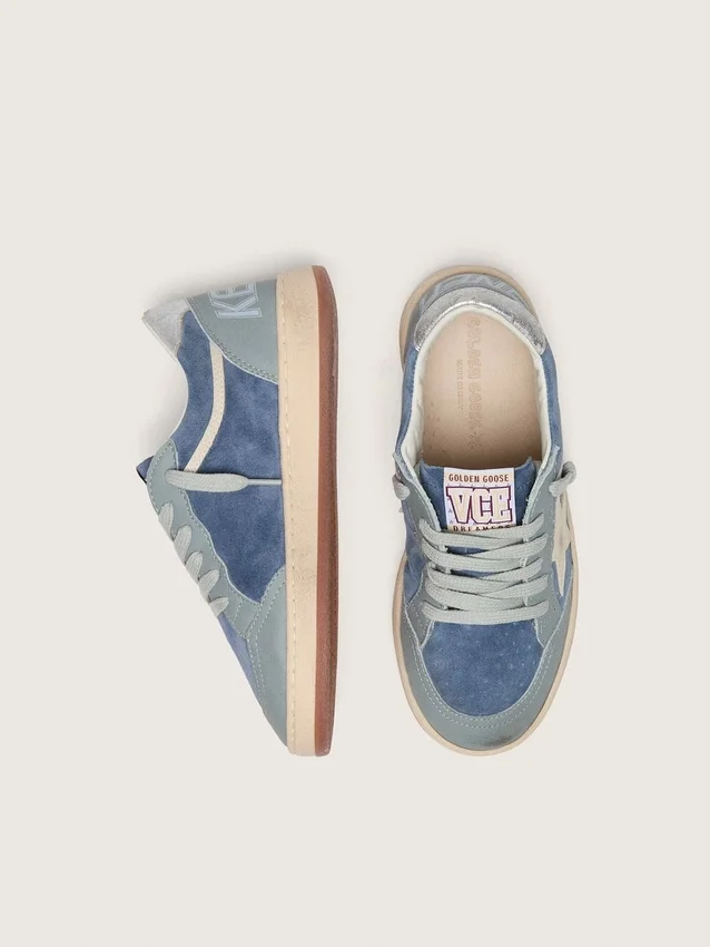 Young Ball Star en daim bleu clair et bleu denim avec une étoile en cuir blanc