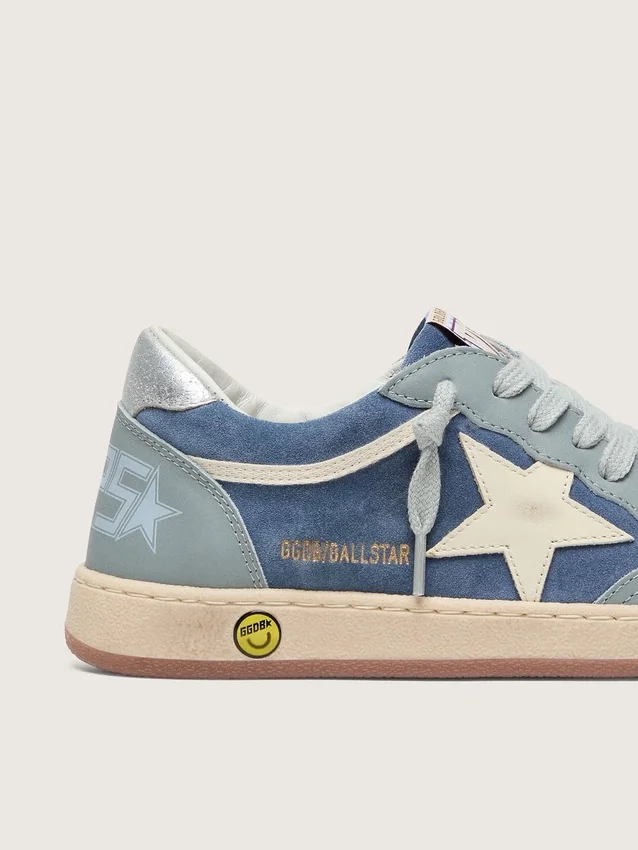 Young Ball Star en daim bleu clair et bleu denim avec une étoile en cuir blanc