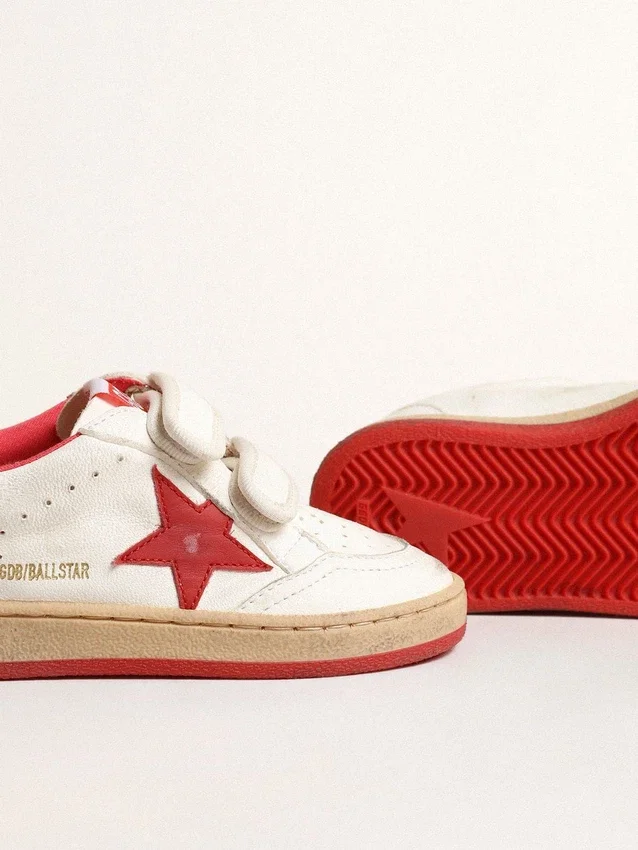 Junior Ball Star en nappa avec étoile et languette au talon en cuir rouge