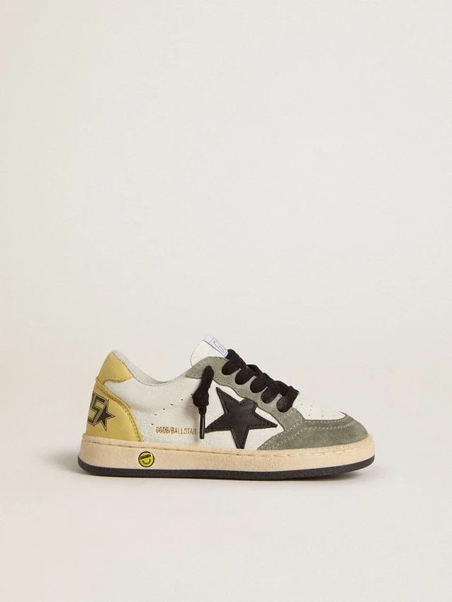 Junior Ball Star en nappa blanc avec empiècements en daim vert foncé et étoile noire