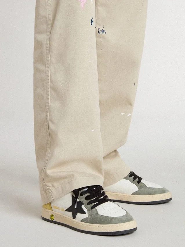 Junior Ball Star en nappa blanc avec empiècements en daim vert foncé et étoile noire
