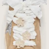 Lacets blancs froissés « Peaux » avec des applications de perles en forme de fleurs