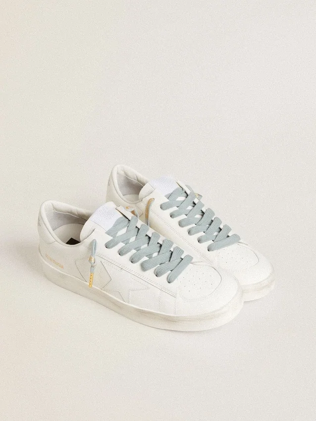 Lacets en coton bleu clair avec logo contrastant de couleur dorée
