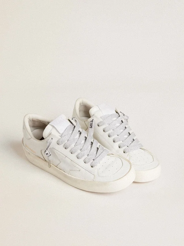 Lacets en coton gris avec logo noir contrastant