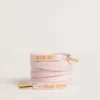 Lacets en coton rose avec logo doré contrastant