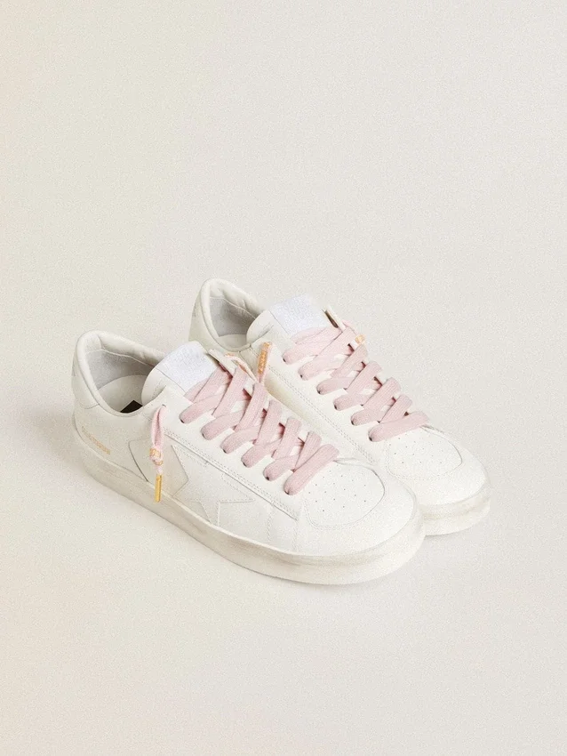 Lacets en coton rose avec logo doré contrastant