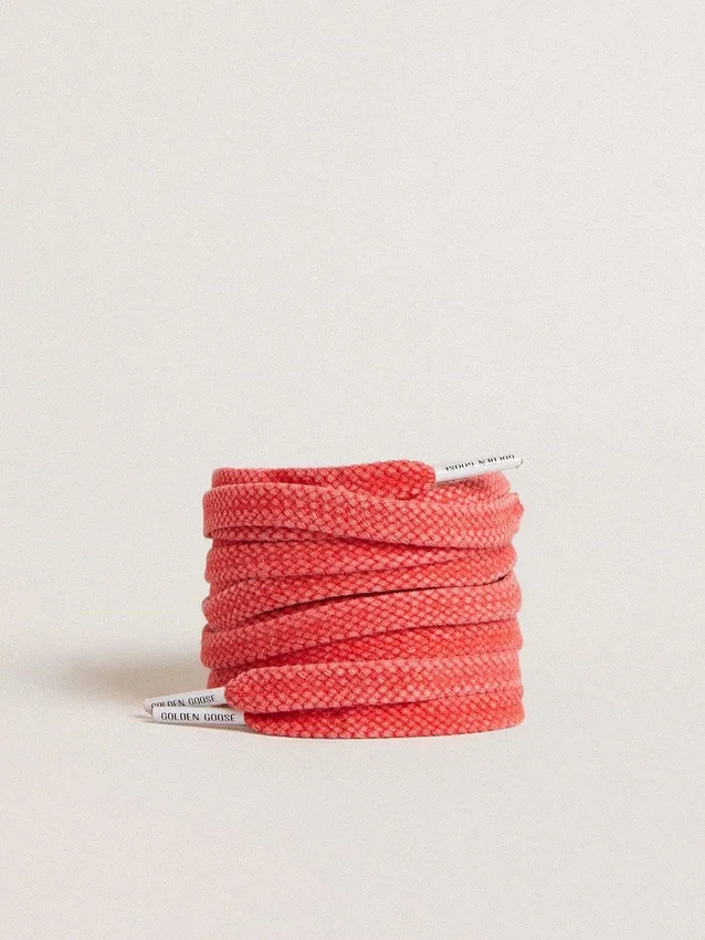 Lacets en coton rouge avec des détails blancs