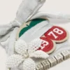 Lacets « Peaux » argentés avec breloques et appliqués