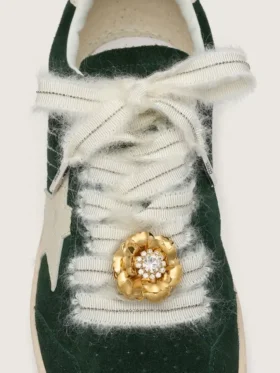 Lacets « Peaux » en mohair blanc avec breloque