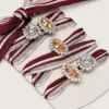 Lacets « Peaux » rayés blanc et bordeaux ornés de breloques