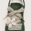 Lacets « Peaux » rayés blancs et beiges avec breloque en forme de fleur