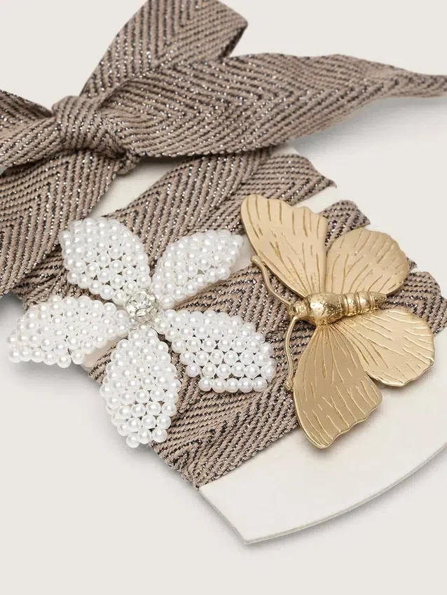 Lacets « Sparkling » marron, noirs et argentés à motif chevrons avec deux breloques appliquées