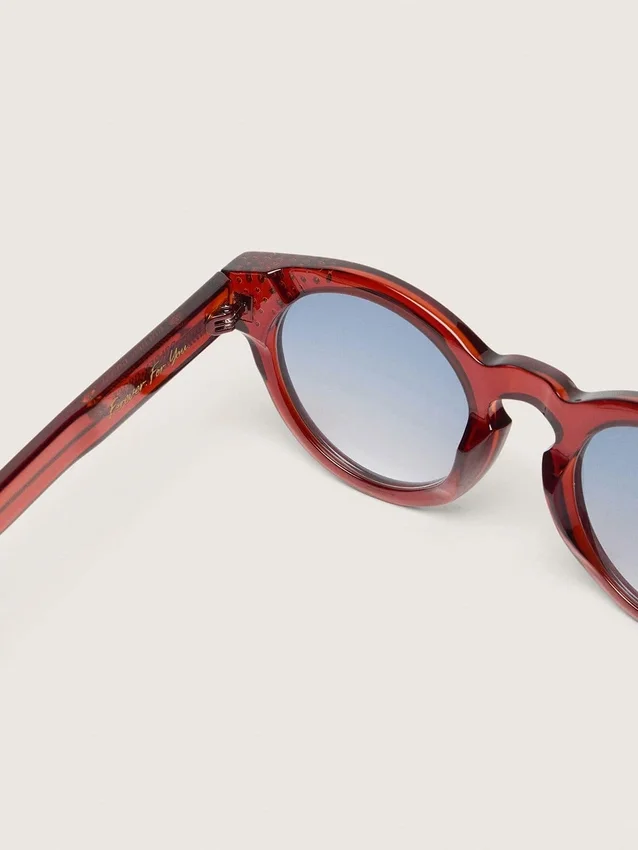 Lunettes de soleil Cameron Panthos avec monture couleur miel, pierres précieuses et verres bleus
