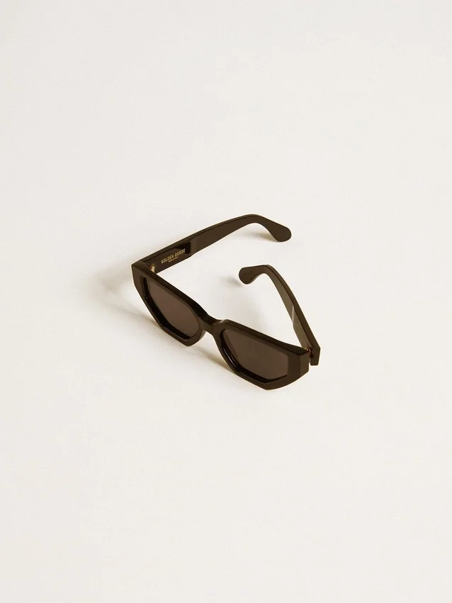 Lunettes de soleil de forme rectangulaire avec monture et verres noirs