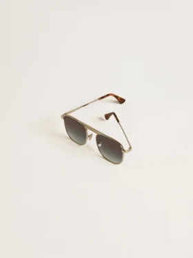 Lunettes de soleil de style aviateur avec monture argentée et verres bleus