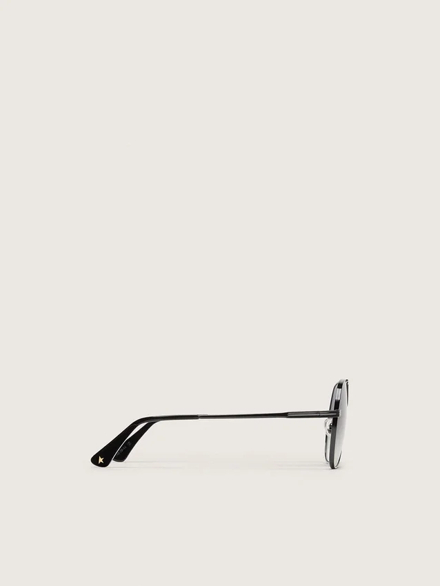 Lunettes de soleil de style aviateur avec monture couleur métal et verres gris