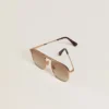 Lunettes de soleil de style aviateur avec monture dorée et verres beiges