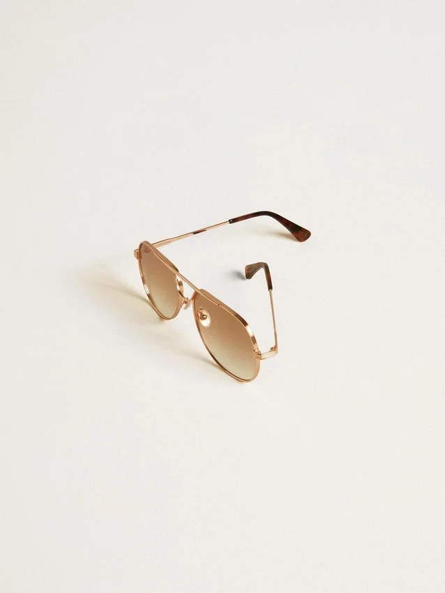 Lunettes de soleil de style aviateur avec monture en or rose et verres couleur miel
