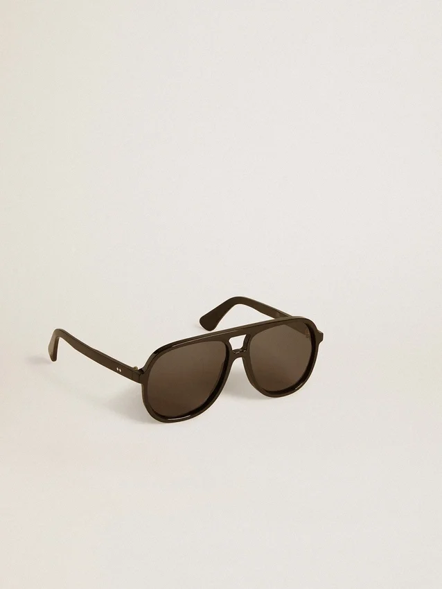 Lunettes de soleil de style aviateur avec monture et verres noirs